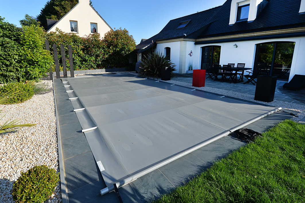 bâches à barre Anthracite pour piscine hors-sol