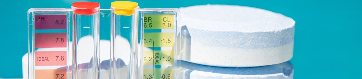 pastilles de chimie avec mesures pour connaitre les taux de chimie dans une piscine