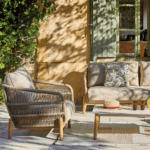 Salon de jardin Barbara | 2 fauteuils + 1 canapé + 1 table basse | Chêne & Beige